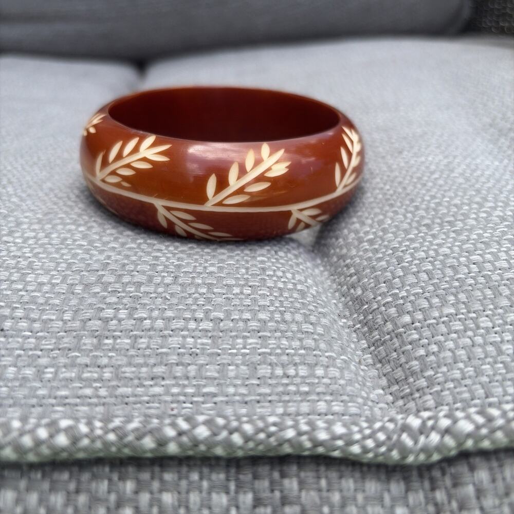 Vintage Bakelite Style Leaf Carved Bangle Bracelet Brown White